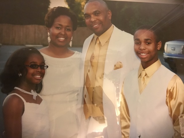 Yo celebré el aniversario de mis abuelos.