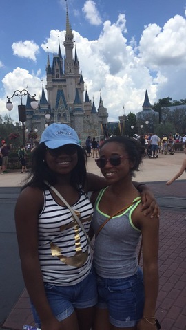 Mi hermana se graduó de la escuela secundaria y nos fuimos a Disney World
