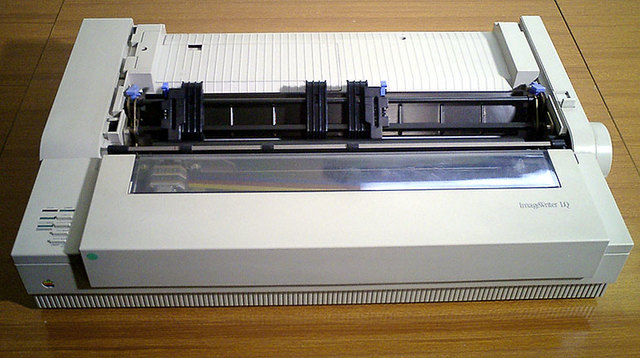 Digital Equipment Corporation comercializa la impresora matricial