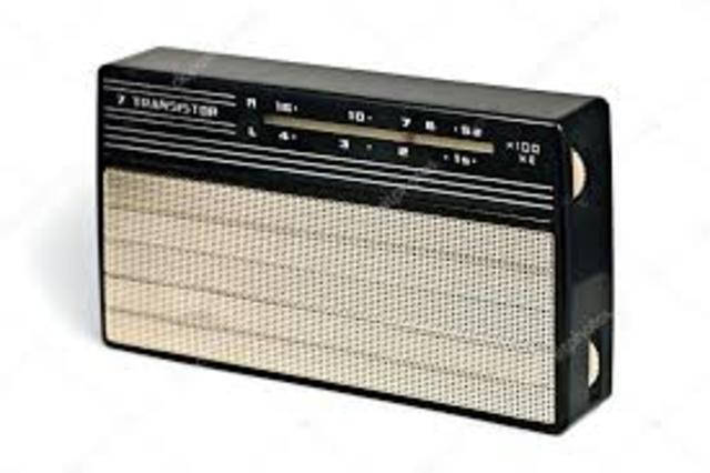 Mi abuelo, se compra su primera radio.
