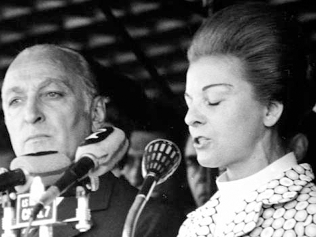 Asume la vicepresidente: Isabel Perón.