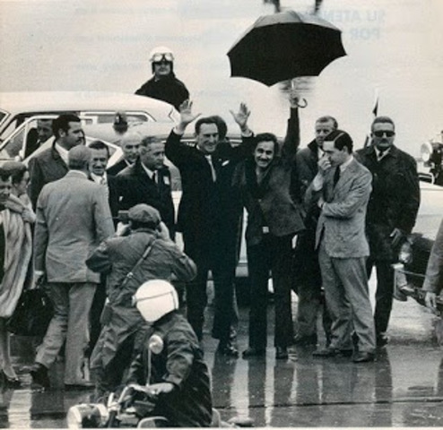 Perón regresa al país.