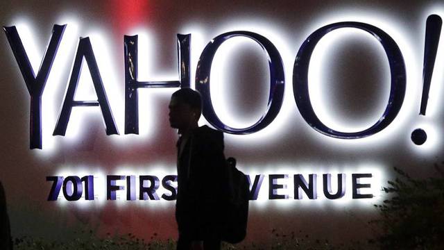 ROBO DE 500 MILLONES DE CUENTA A YAHOO