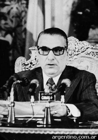 Asume Raúl Lastiri como presidente provisional