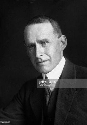 Nacimiento de Arthur Eddington