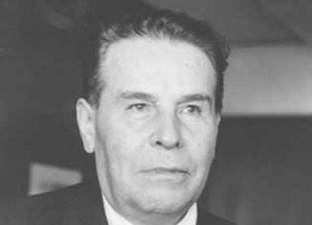 Nace Arturo Rosenblueth