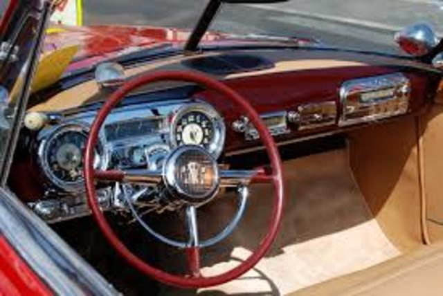 Primer vehículo autónomo Primer vehículo autónomo eléctrico controlado por un circuito eléctrico en el pavimento.