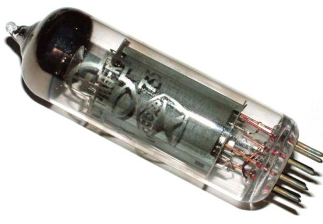 Usaban tubos al vacío para procesar información.