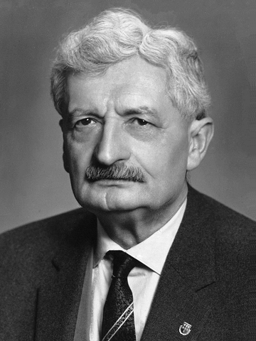 Hermann Oberth launches first personal rocket with students