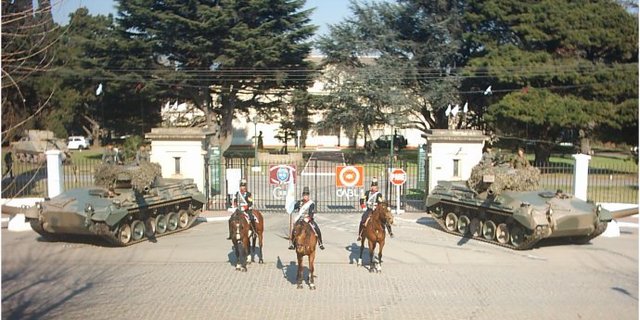 Ataque revolucionario al Regimiento de tanques azul