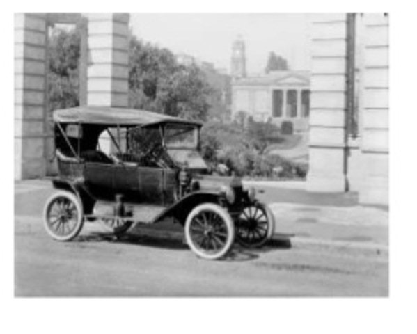 Automóvil con llantas de acero