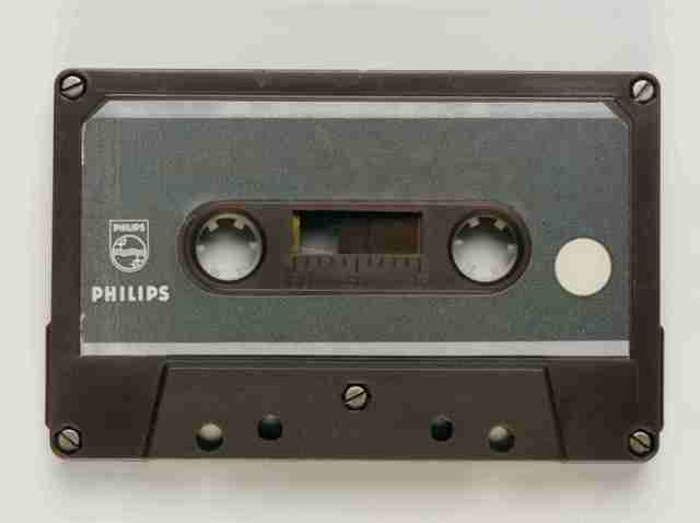 Se introduce al mercado el primer cassette Philips