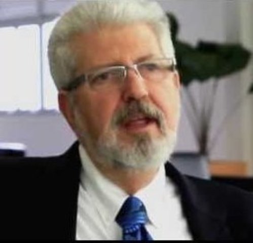 C. Robert Cloninger (1944-vivo, E.E.U.U.)