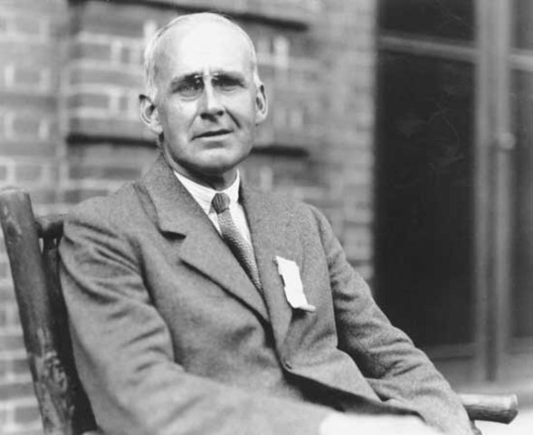 Nacimiento de Arthur Eddington