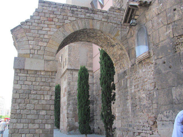 ¡ABAJO LAS MURALLAS!