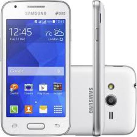 Mi segundo móvil fue un ace blanco. ¡Por fin tenía un móvil blanco ! Me lo regalaron para mi cumpleaños y vino envuelto en 5 cajas unas dentro de otras. Finalmente, terminé aburriéndome de él porque lo tiene todos los días y a todas horas.