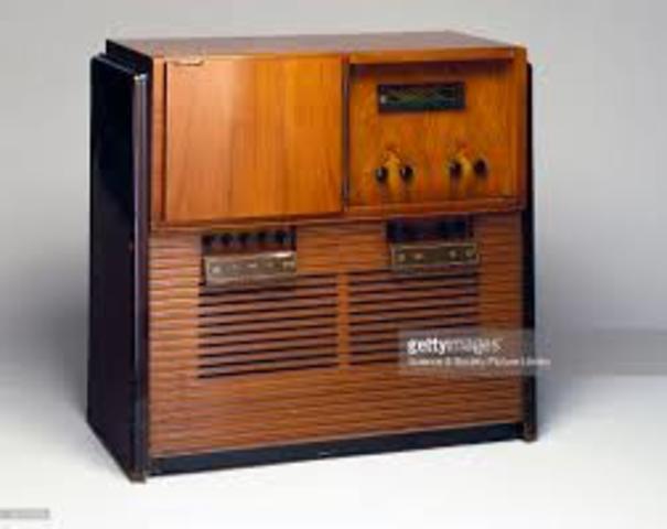 Radio (understood as radio or broadcast, terms not strictly synonymous) 1 is a medium of communication that is based on the sending of audio signals through radio waves.