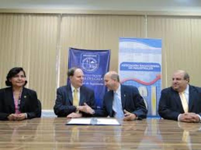 Escritura de constitución del Banco Hipotecario.