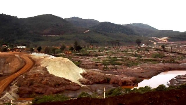 Moradores ainda esperam ações da Samarco...