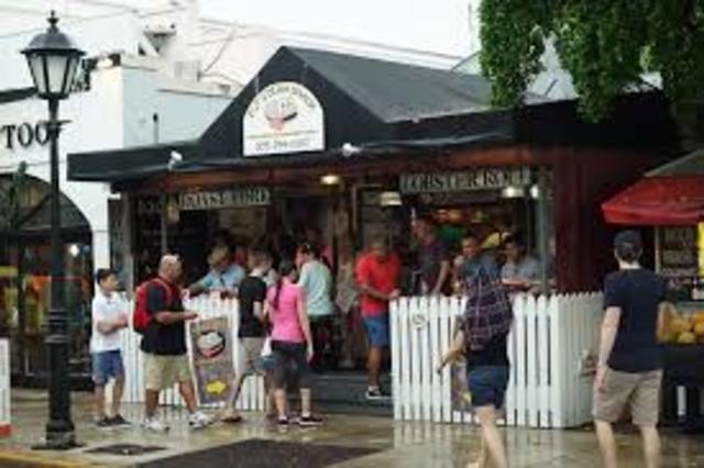 Hepzibah Sets Up the Shop