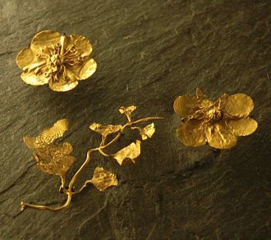 Elementos de una corona funeraria