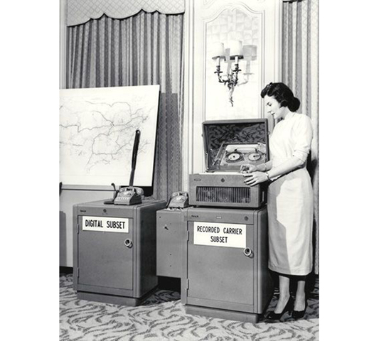 Primer módem en transmitir datos binarios