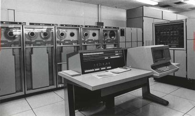 UNIVAC ( J. Presper Eckert y John William )