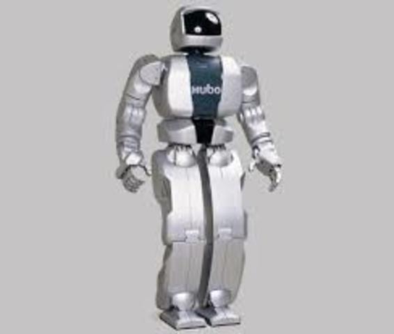 Quasi-dynamic caminante fue primeramente sacado al mercado por WL-9DR. Usaba un microcomputador como controlador. Podía dar un paso cada 10 segundos . fue desarrollado por Ichiro Kato en el Department of Mechanical Engineering Schoolof