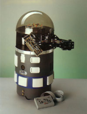 Creado por la General Robotics Corp. el RB5X fue un robot programable equipado con sensores infrarojos, transmisión remota de audio/video, sensores de colisión, y sintetizador de voz. Tenia software que le permitía aprender de su entorno.