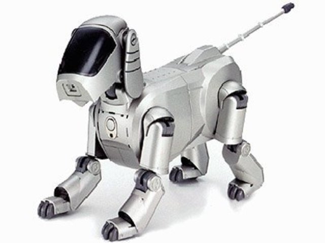 Sony presenta el primer perro robótico Aibo.