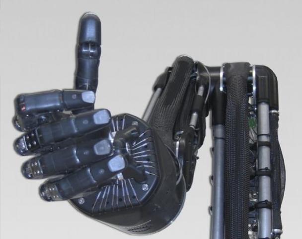 La mano robótica que están desarrollando en el proyecto Handle debería tener la misma movilidad que una mano real, pudiendo llegar un punto en el que realizara movimientos complejos como los necesarios para resolver distintas funciones