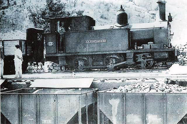 Se inicia la construcción del ferrocarril minero