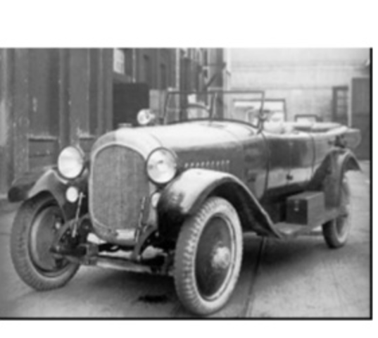 Automóvil de un motor de seis cilindros