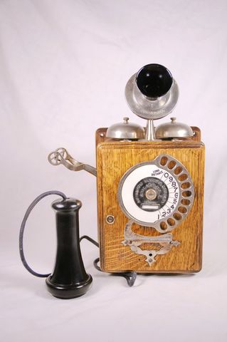 Ferrocarril de Santa Marta y Bogota vuelve a tener teléfonos.