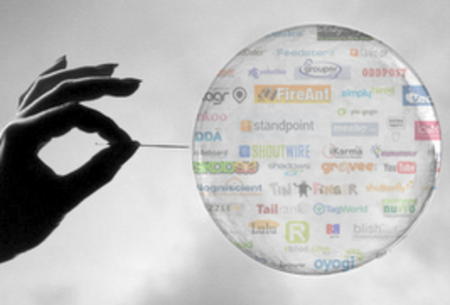 Estalla la “Burbuja de Internet”.