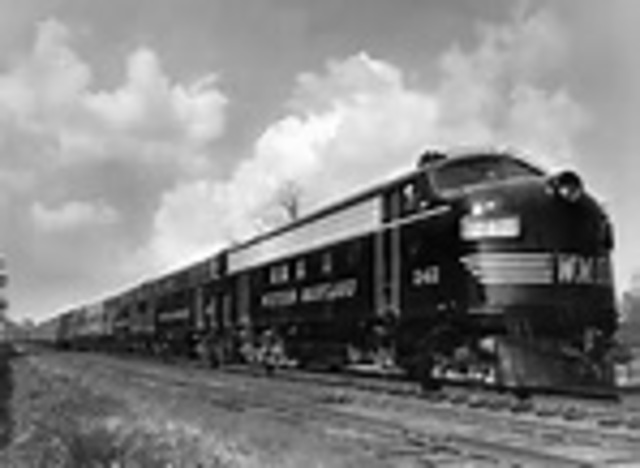 toman un tren y luego un coche para llegar a la costa central de California