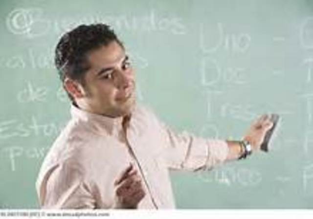 Cuando Francisco se reúne con el Sr. Lema, comienza a aprender inglés y le gusta estudiar.