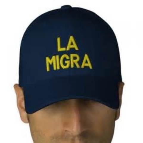 Francisco comienza el octavo grado. Está muy motivado para aprender y le esta yendo muy bien en la escuela. Cuando menos se lo espera,  la Patrulla Fronteriza llega a la escuela y se lleva a Francisco para ser deportado a México.