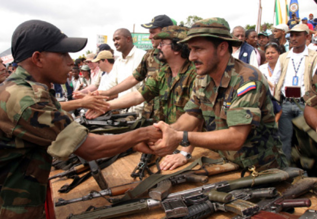 desmovilización de los paramilitares