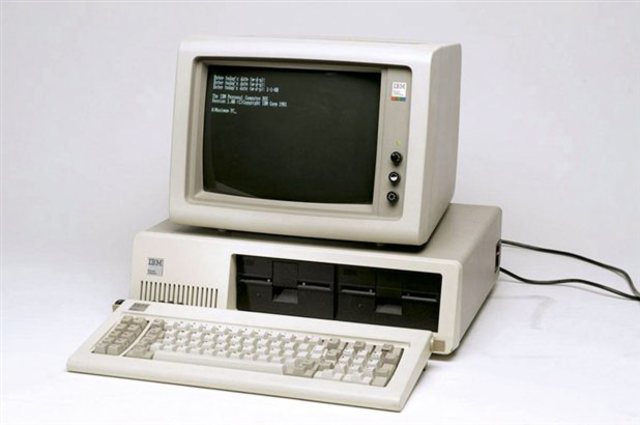 Primer computador de escritorio.
