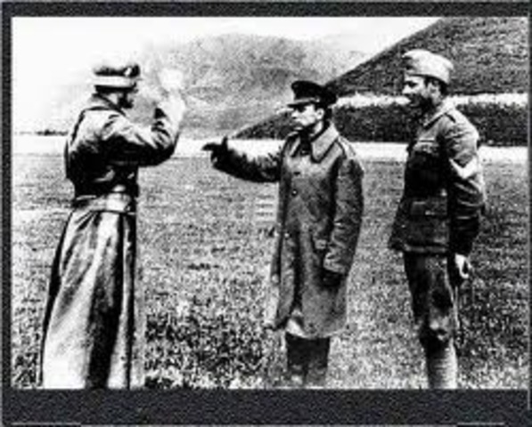 Οι φρουρές των οχυρών ΡΟΥΠΕΛ και ΠΑΛΙΟΥΡΩΝΕΣ παραδίδονται. Οι Γερμανοί απέδωσαν στρατιωτικές τιμές στους υπερασπιστές