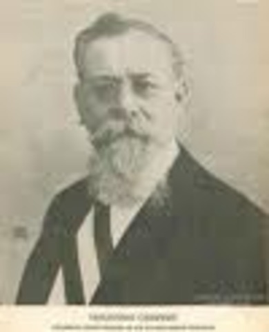 Venustiano Carranza asume la presidencia constitucional del país.