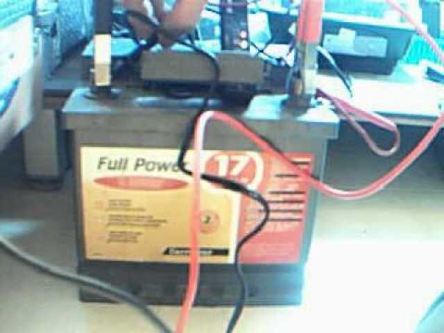 conductor energizado con una bateria