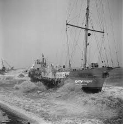 radios appeared in sea ships