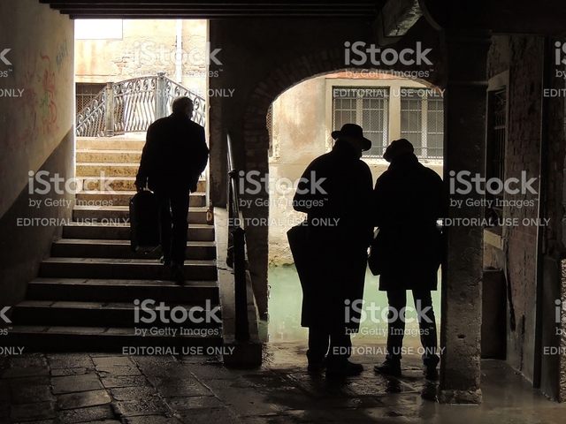 Herr Resch will nicht mehr, dass die Familie Schneider in seinem Gebåude lebt.