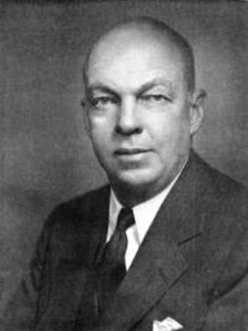 Edwin Armstrong patents a radio receiver