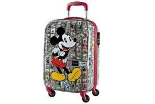 AUTORIZA A OTRAS COMPAÑÍAS PARA VENDER PRODUCTOS CON LA IMAGEN DE MICKEY