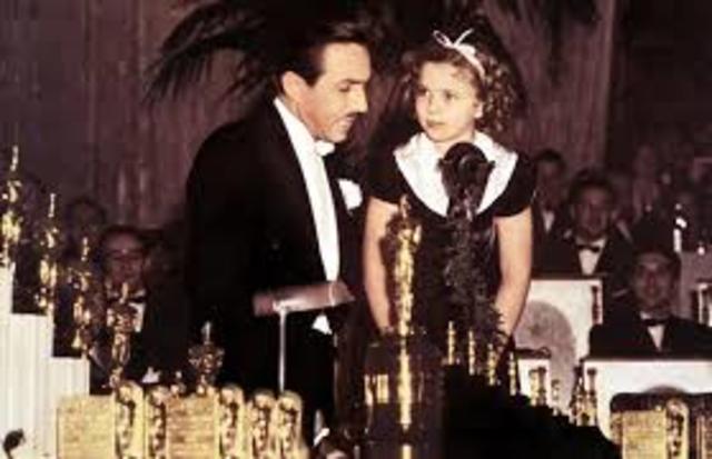 GANO SU PRIMER OSCAR Y FUNDO SU ESCUELA DE DIBUJO