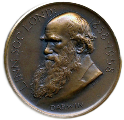 Recibe una Medalla Real por la Royal Society