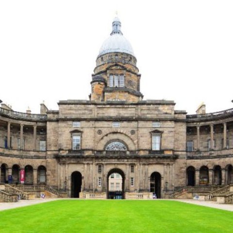 Ingreso en la Universidad de Edimburgo.